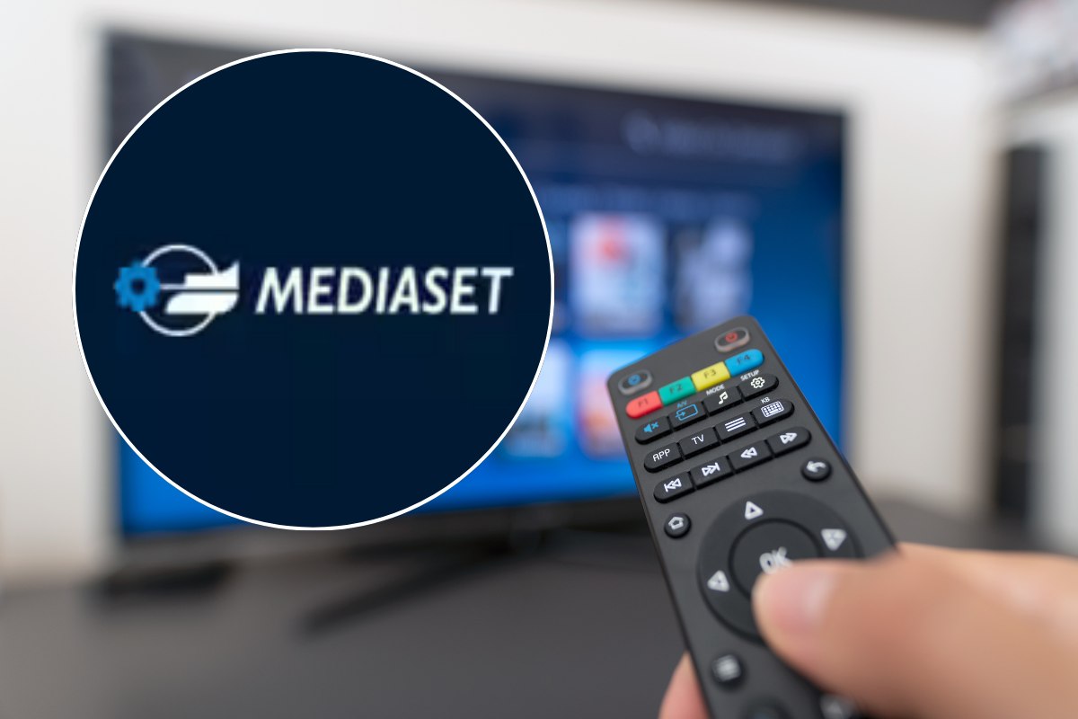 Logo mediaset e telecomando