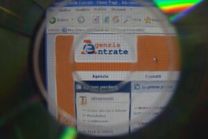 Lente di ingrandimento sito Agenzia delle entrate