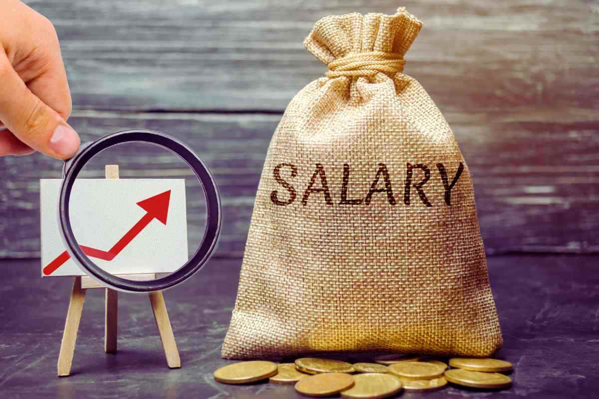 salario e freccia con aumenti