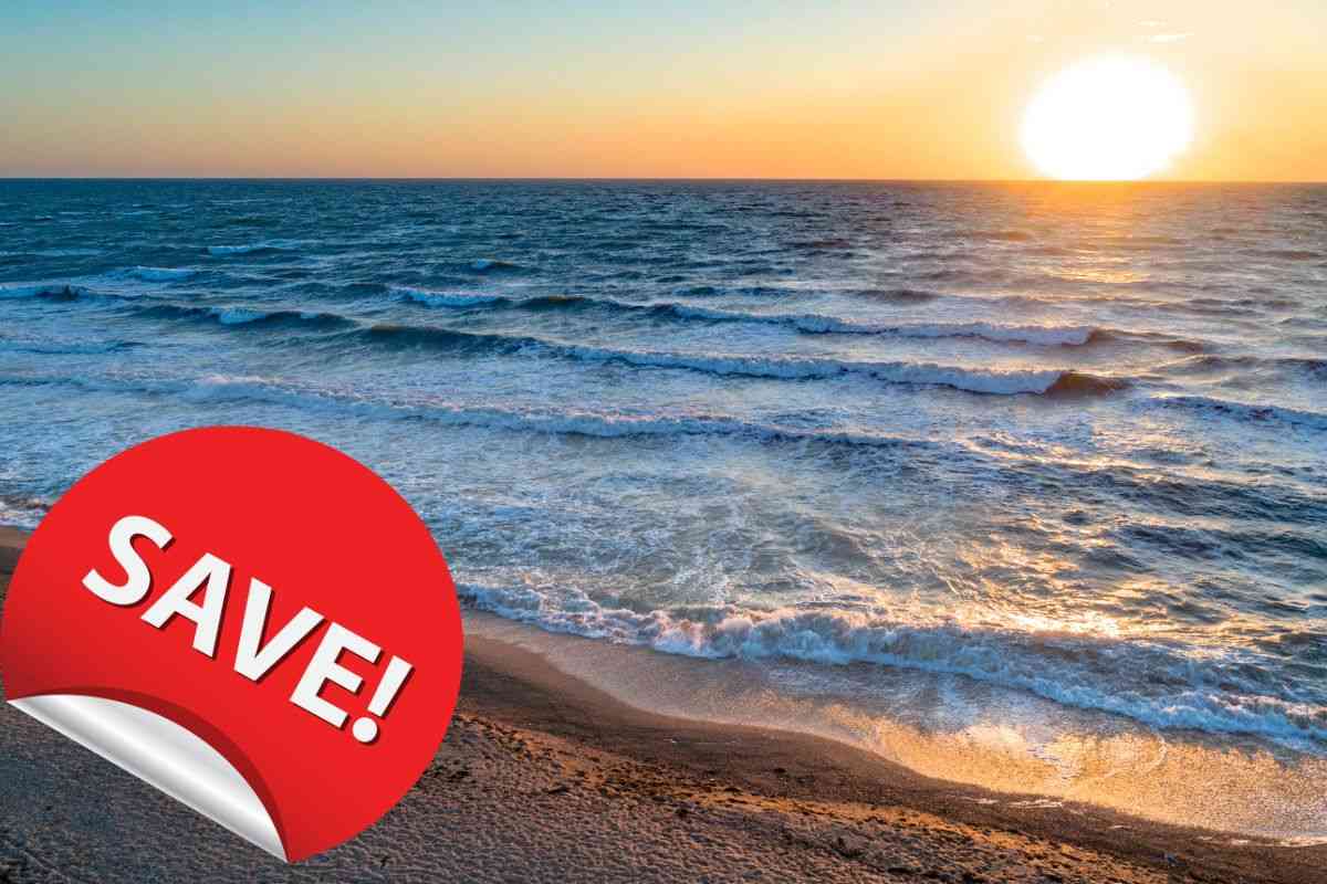 mare al tramonto e scritta risparmio 