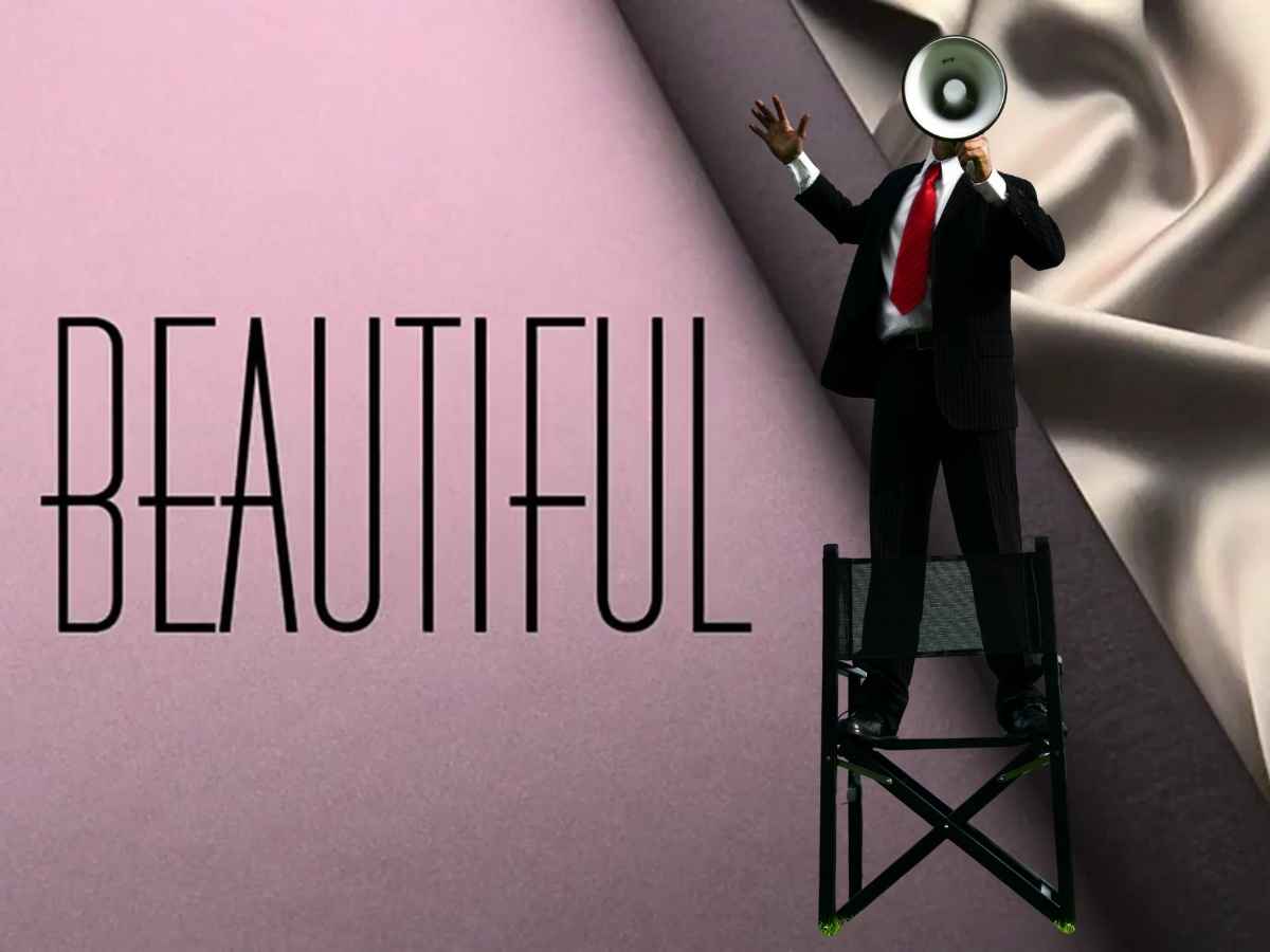 sfondo scritta beautiful, uomo con megafono in mano
