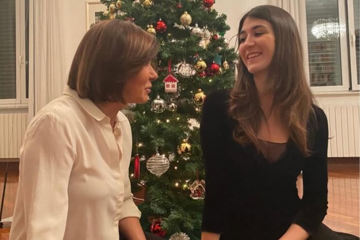 bianca Berlinguer e figlia a casa a natale 