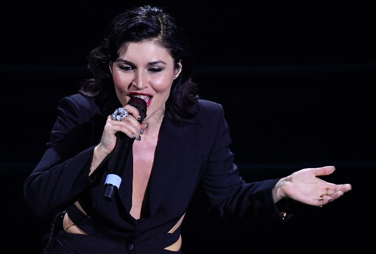 giusy ferreri mentre canta