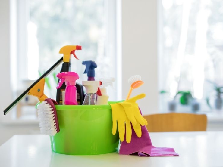 occorrente per pulire casa