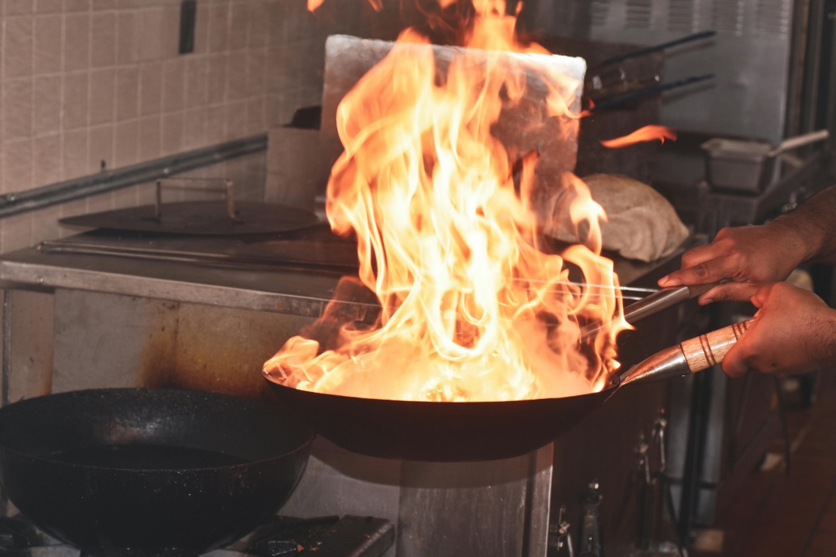 padella con fuoco 