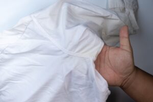 camicia con aloni gialli