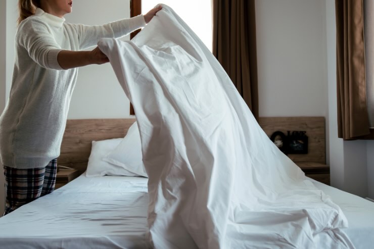 cambiare lenzuola letto