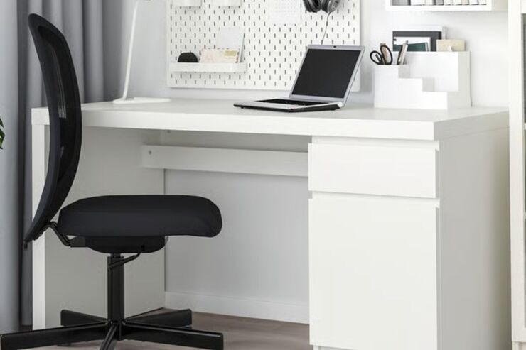 Scrivania e composizione ufficio Ikea 