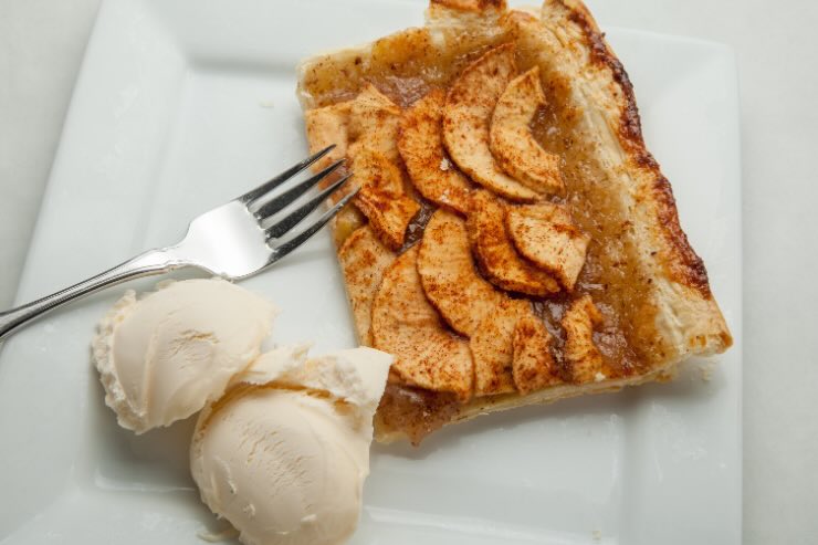 crostata di mele e gelato