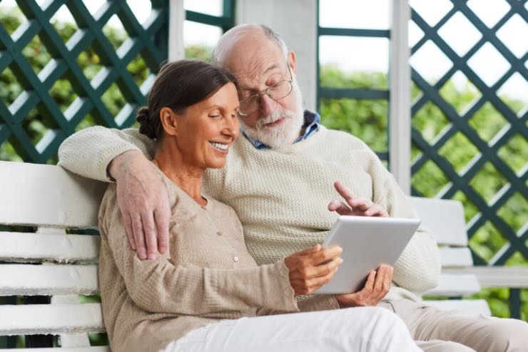 anziani al tablet 